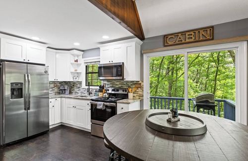 Ellijay Cabin | Winter Retreat, Hot Tub, Fire Pit, 7min to Ellijay. 16min to Blue Ridge