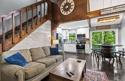 Ellijay Cabin | Winter Retreat, Hot Tub, Fire Pit, 7min to Ellijay. 16min to Blue Ridge
