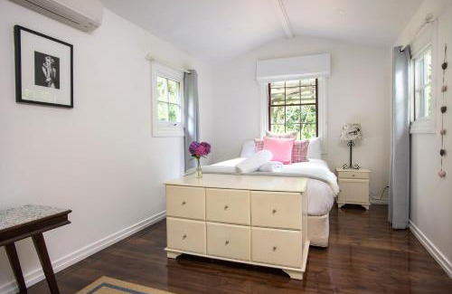 Olinda Villa | Winter Rose - gorgeous gardens sleeps 5