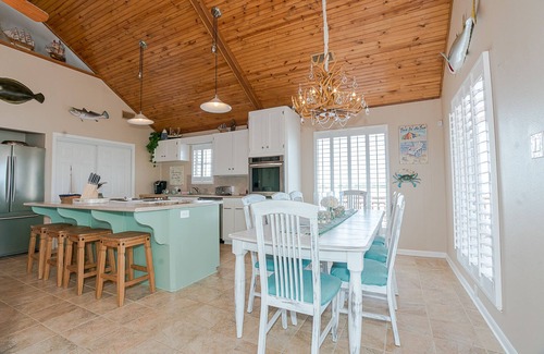 San Luis House | WINTER SPECIAL! Fishing off the dock and minutes to the beach!