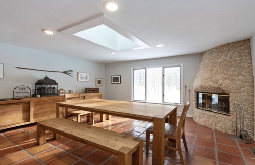 Three Oaks House | Winter Special! Heated Pool Opens May 20, Tesla Charger, Peloton, Hot Tub