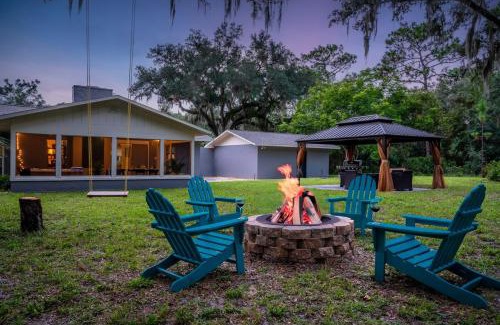 Crystal River House | Winter Special Near Springs Spa Game Room Yard Spa EV