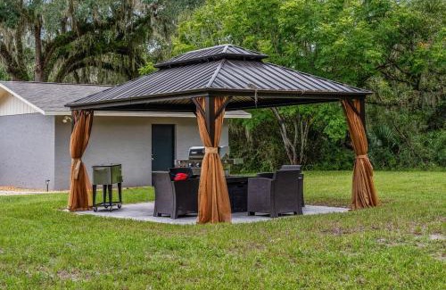Crystal River House | Winter Special Near Springs Spa Game Room Yard Spa EV