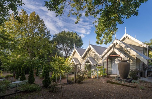 Tilba Tilba Apartment | WINTER SPECIAL @ the Mezzanine cottage Foxglove Open Gardens