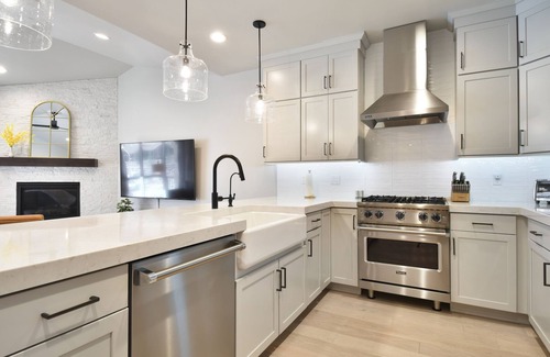 Park City House | Winter specials: Bright, Modern Retreat with Hot Tub +Game Room sleeps 12.