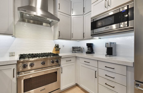 Park City House | Winter specials: Bright, Modern Retreat with Hot Tub +Game Room sleeps 12.