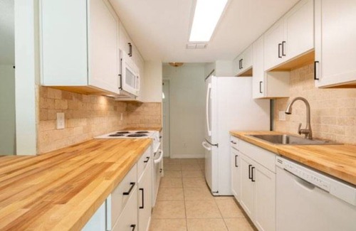Edgewater House | 🐬🌴WINTER/SPRING DEALS- HEATED POOL- BEACH/RIVER🐬GRILL FENCED🌴THEME PARKS 1HR