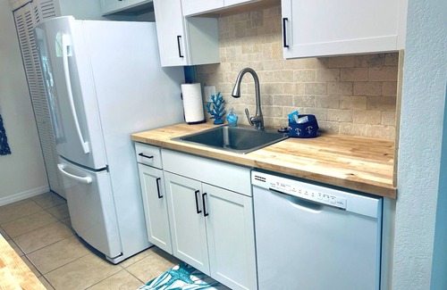 Edgewater House | 🐬🌴WINTER/SPRING DEALS- HEATED POOL- BEACH/RIVER🐬GRILL FENCED🌴THEME PARKS 1HR