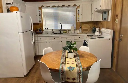 Panguitch Cottage | Winter Wonderland at Bryce’s Zion House by Bryce Canyon National Park!