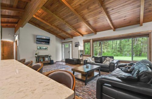 Naches House | Winter Wonderland Cozy Cabin, Hot Tub, Fire pits, Close to White Pass