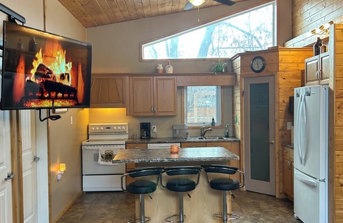 Beaconia Cabin | Winter Wonderland on Gull Lake - 10 km to Lake Winnipeg Access