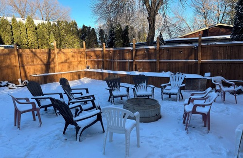Beaconia Cabin | Winter Wonderland on Gull Lake - 10 km to Lake Winnipeg Access