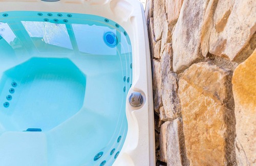 Mountain Creek House | Winterbrow Lodge ★ Hot Tub ★ Vaulted Oak Ceilings