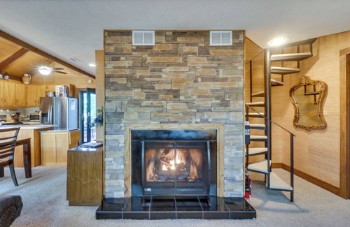 Treeloft House | Wintergreen Home w/Hot Tub, Deck & Mountain Views