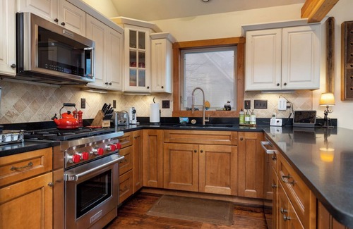 Nellysford House | Wintergreen Retreat - bespoke luxury post & beam home on Devils Knob loop