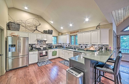 Roseland House | Wintergreen Resort Home w/Deck: Walk to Slopes