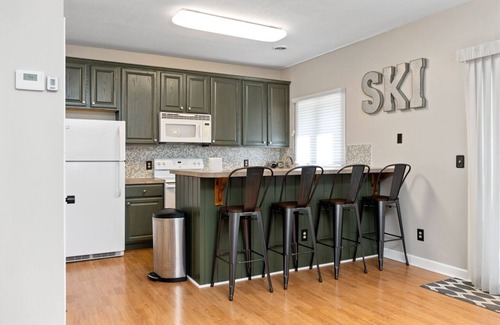 Roseland Condo | Wintergreen Condo -Steps to Ski and restaurants