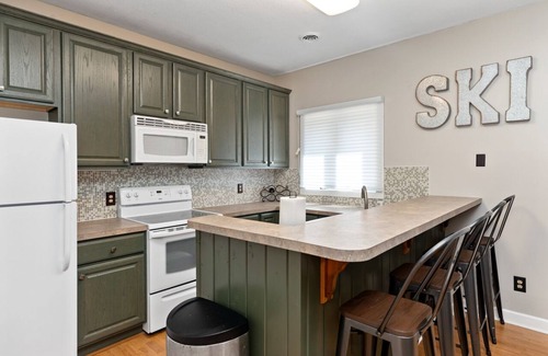 Roseland Condo | Wintergreen Condo -Steps to Ski and restaurants