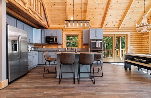 Chestnut Springs House | Wintergreen home with hot tub, arcade, and fireplace, 2-minute drive from Wintergreen Resort.