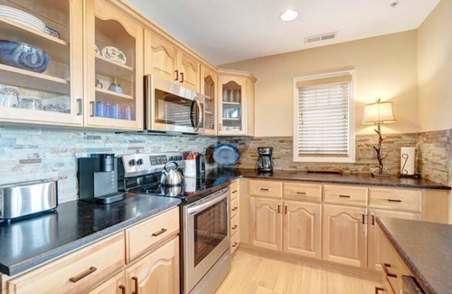 Banner Elk Condo | Wintergreens R131- Mountain Condo, Mountain View, Gated Resort, Indoor/Outdoor Pools and Hot Tub,.