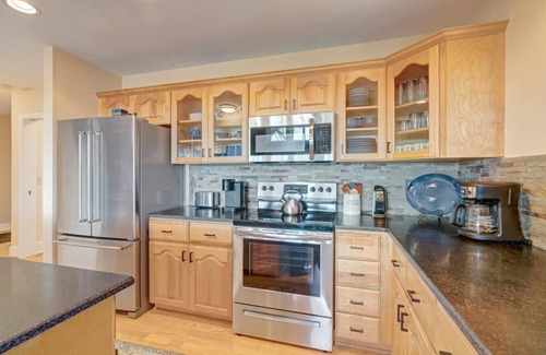 Banner Elk Condo | Wintergreens R131- Mountain Condo, Mountain View, Gated Resort, Indoor/Outdoor Pools and Hot Tub,.