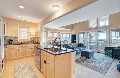 Banner Elk Condo | Wintergreens R131- Mountain Condo, Mountain View, Gated Resort, Indoor/Outdoor Pools and Hot Tub,.
