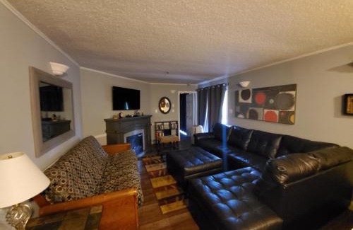 Ghent Apartment | Winterplace Condo Ski in Ski out E103