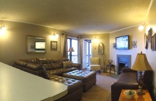 Ghent Apartment | Winterplace Ski in Ski out condo First Floor D103