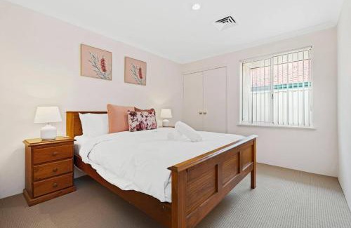 Winthrop House | Winthrop Mansion - 5 Bed, 3 Bath, Pool Table, Bbq