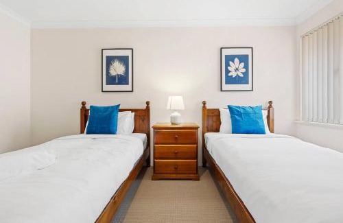 Winthrop House | Winthrop Mansion - 5 Bed, 3 Bath, Pool Table, Bbq