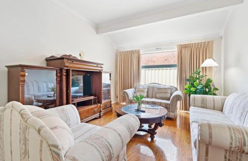 Winthrop House | Winthrop Mansion - 5 Bed, 3 Bath, Pool Table, Bbq