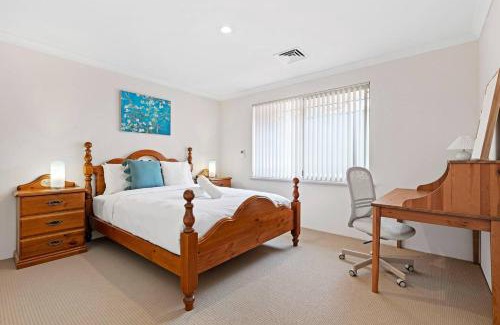 Winthrop House | Winthrop Mansion - 5 Bed, 3 Bath, Pool Table, Bbq
