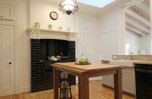 Maldon Cottage | Winton Cottage Maldon - Heritage Home. Central Heating. Cozy Fireplace. On Sale