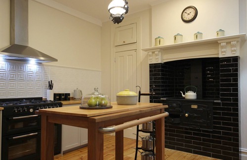 Maldon Cottage | Winton Cottage Maldon - Heritage Home. Central Heating. Cozy Fireplace. On Sale