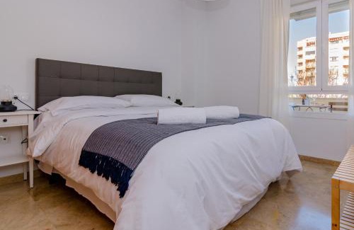 Hacienda Bizcochero Apartment | WintowinRentals Teatinos, Metro, Free Parking & Pool.