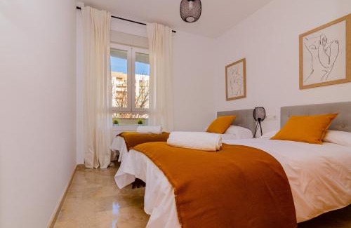 Hacienda Bizcochero Apartment | WintowinRentals Teatinos, Metro, Free Parking & Pool.
