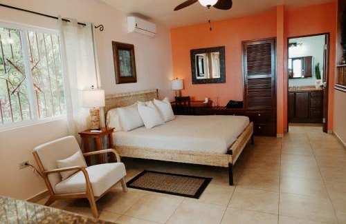 Big Creek Villa | Wiona of Villa Paraiso/Beachfront Villa & Pool