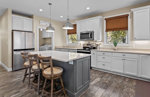 Colonial Beach House | Wirt Every Penny ~ A Quick Walk to The Beach with Beautiful Views of The River