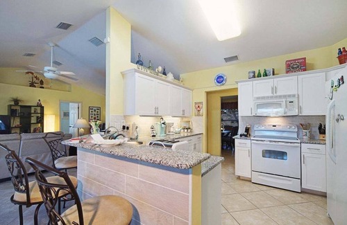 Trafalgar House | Wischis Florida Home - Tropical Lakeside