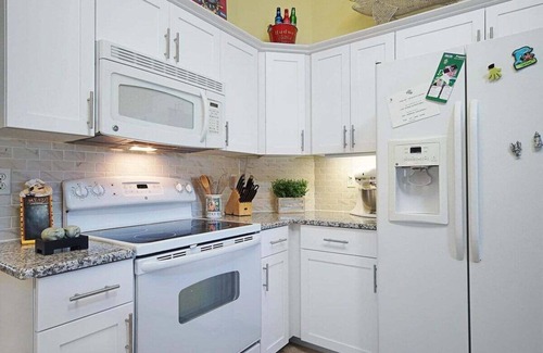 Trafalgar House | Wischis Florida Home - Tropical Lakeside