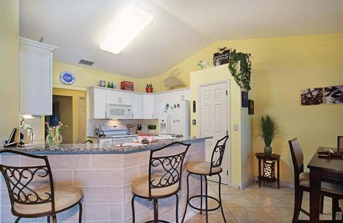 Trafalgar House | Wischis Florida Home - Tropical Lakeside