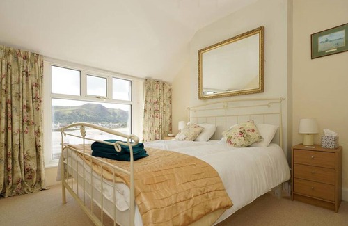 Deganwy House | Wise Folly - Three Bedroom House, Sleeps 6