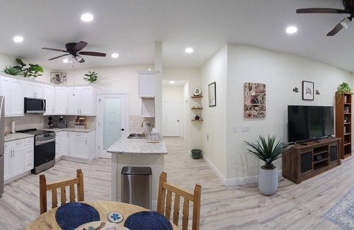 Citrus Springs Apartment | Wise Owl Retreat, a beautiful suite amongst towering oaks, on the River.