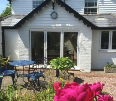 Wilmington House | Wishing Well Cottage