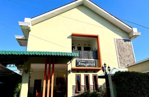 Banjarsari House | Wisma Anugerah Redpartner Near Masjid Zayed Solo