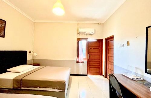 Banjarsari House | Wisma Anugerah Redpartner Near Masjid Zayed Solo