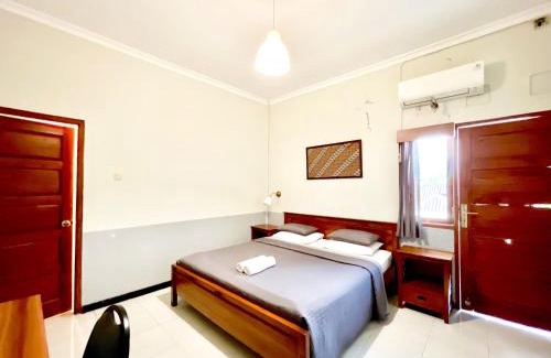 Banjarsari House | Wisma Anugerah Redpartner Near Masjid Zayed Solo