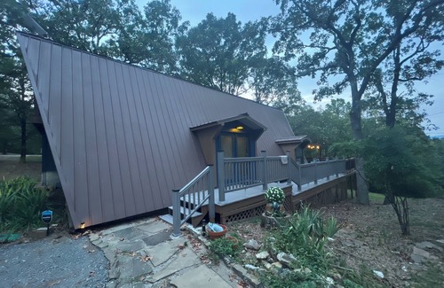 Summerfield Cabin | Wister Ridge Aframe Cabin - Sleeps 6 and just 3 minutes from the lake!
