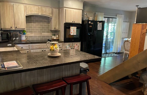 Summerfield Cottage | Wister Ridge Cottage - Sleeps 10 - 3 minutes from the lake!