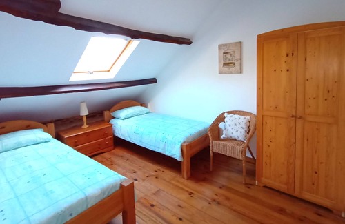 La Chapelle-de-Brain Cottage | Wisteria Barn, South Brittany barn, free bikes, WiFi, near village
